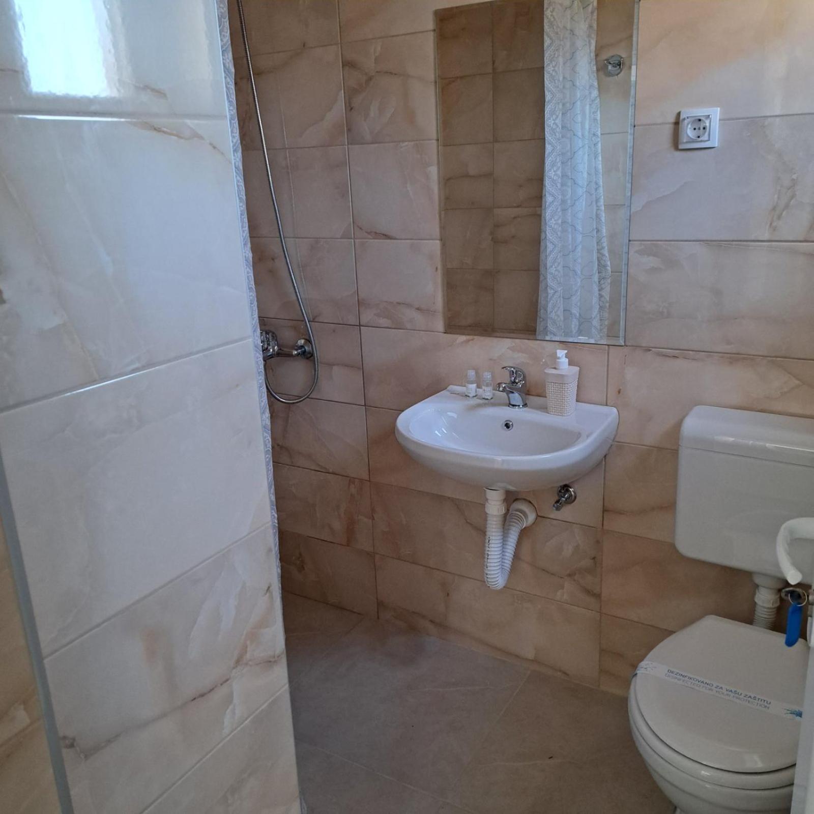 Libero Apartmani Surčin Chambre photo