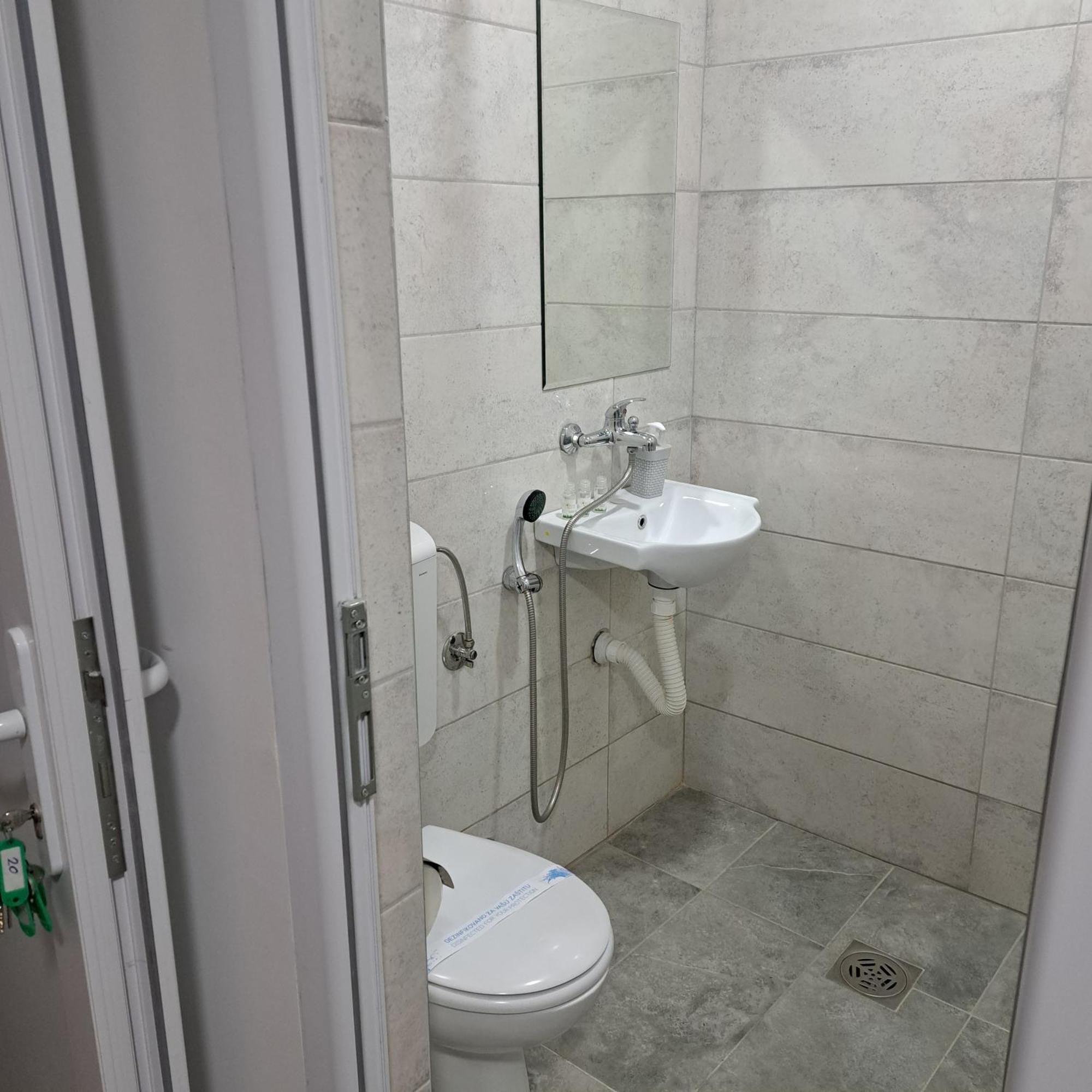 Libero Apartmani Surčin Extérieur photo