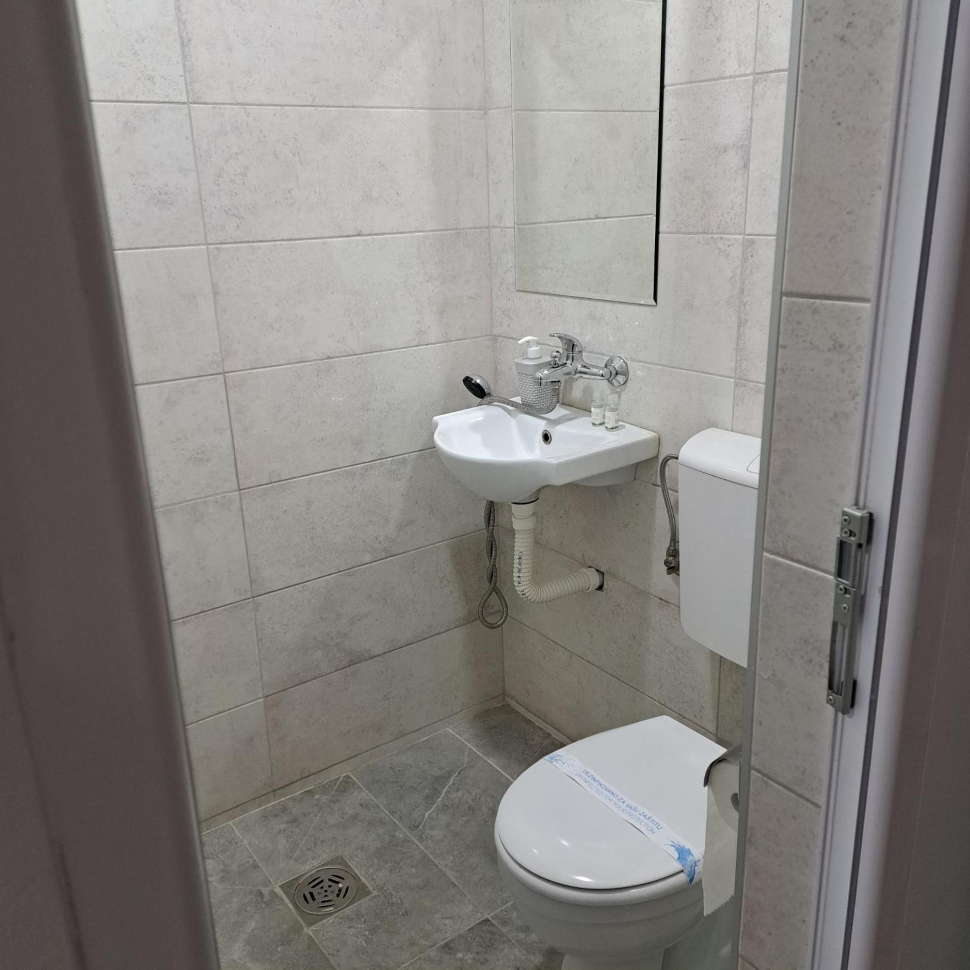 Libero Apartmani Surčin Extérieur photo