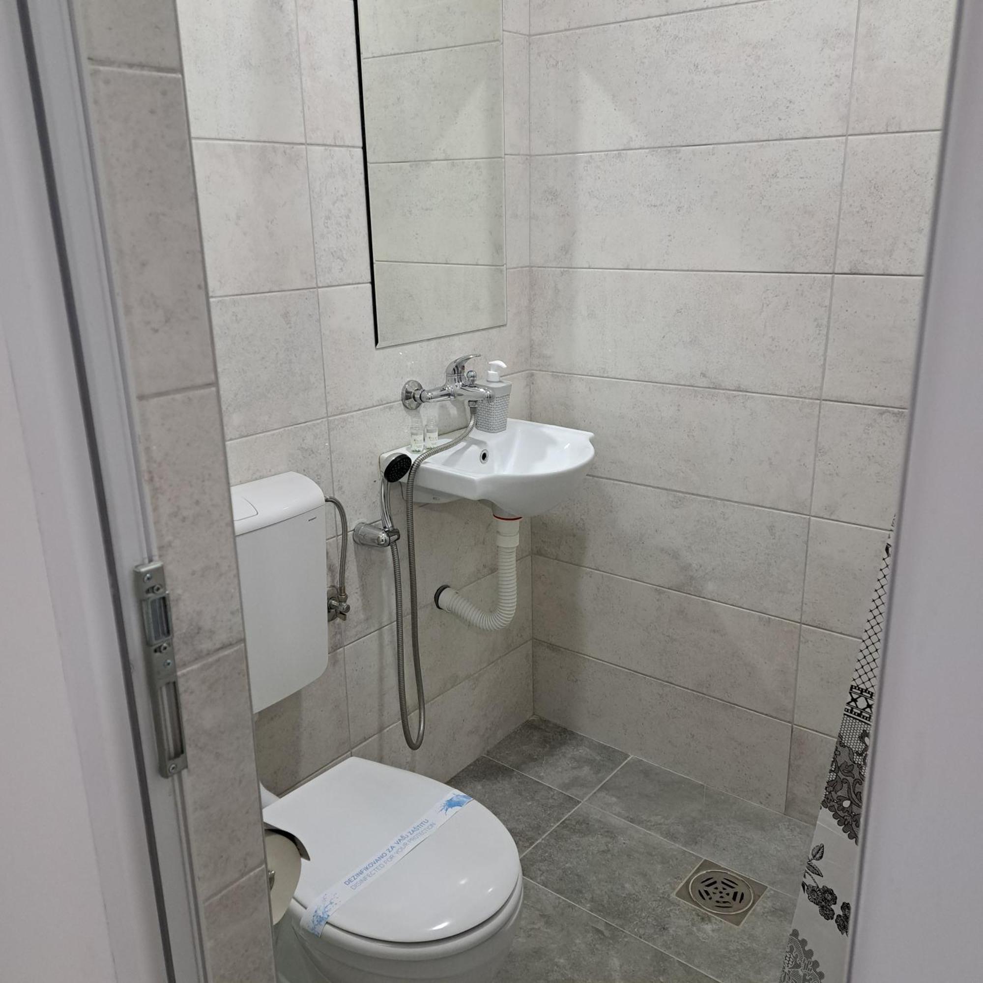 Libero Apartmani Surčin Extérieur photo